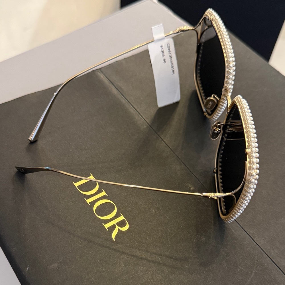 DIOR MissDior S2U Pearl Sunglasses - Picture 6 of 16